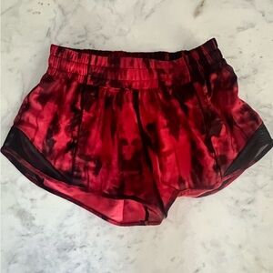 Lululemon hotty hot 2.5 inch size 4 shorts
